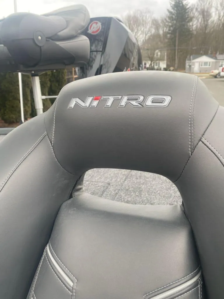 Slide: The Image of 2024 Nitro Z21 XL Pro boat seat with logo. - 27