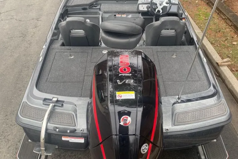 Slide: The Image of 2024 Nitro Z21 XL Pro boat with 250 V8 engine, rear view. - 8