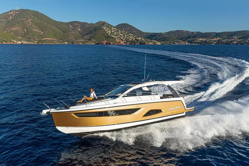 Slide: The Image of Sealine S390 2026 - 6