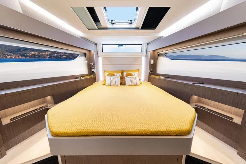 Slide: The Image of Sealine S390 2026 - 25