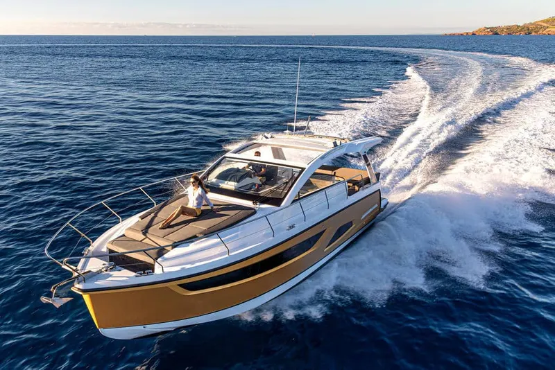 Slide: The Image of Sealine S390 2026 - 5