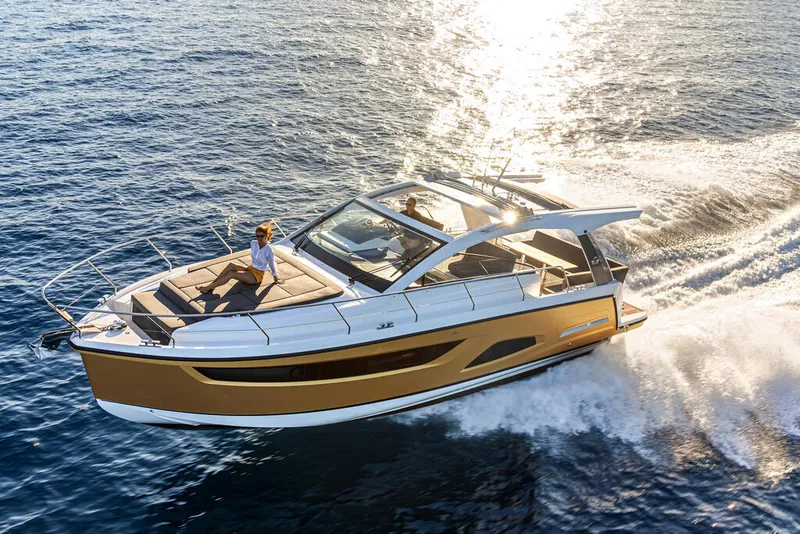 Slide: The Image of Sealine S390 2026 - 21