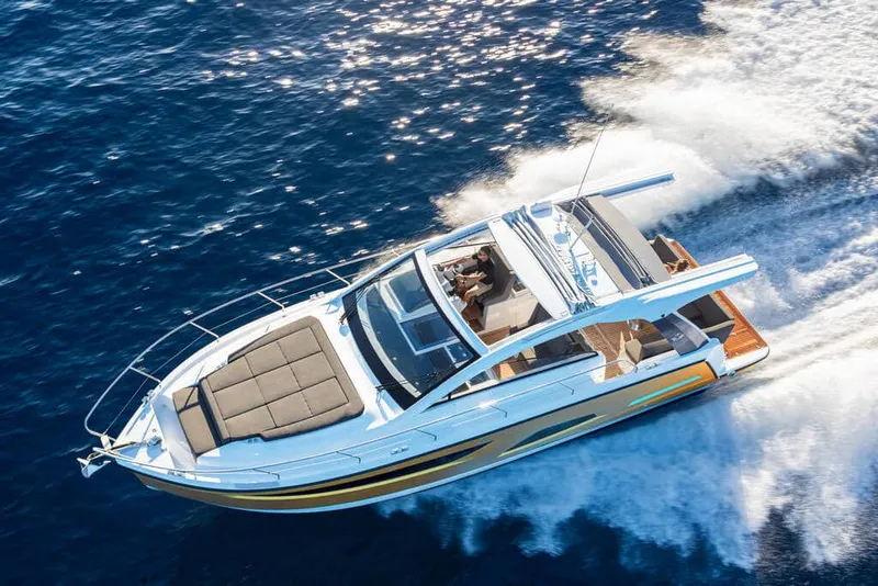 Slide: The Image of Sealine S390 2026 - 1