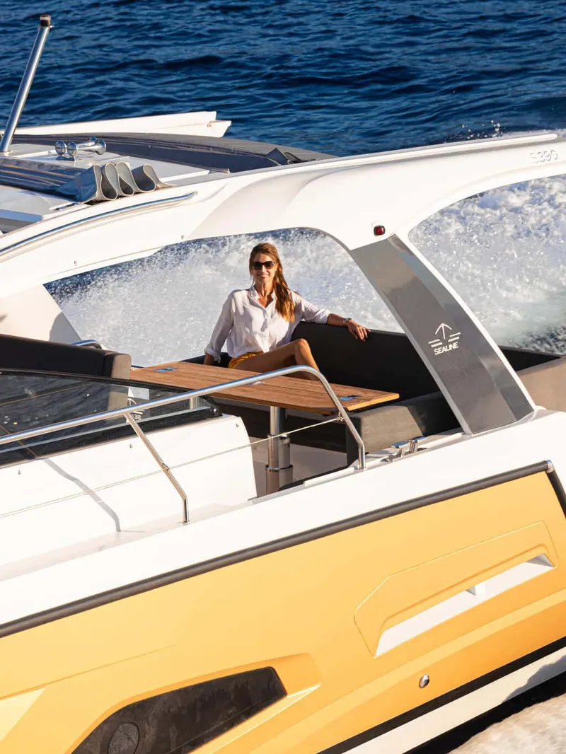 Slide: The Image of Sealine S390 2026 - 18