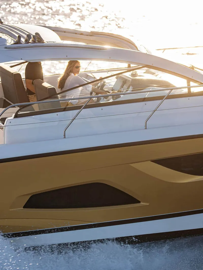 Slide: The Image of Sealine S390 2026 - 16