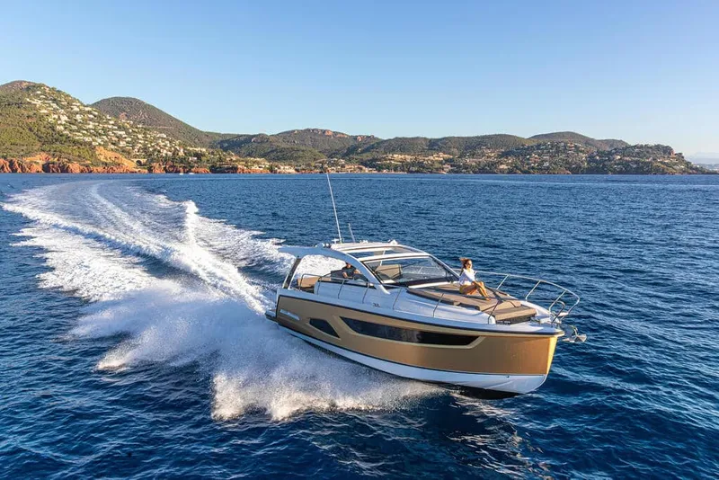Slide: The Image of Sealine S390 2026 - 7