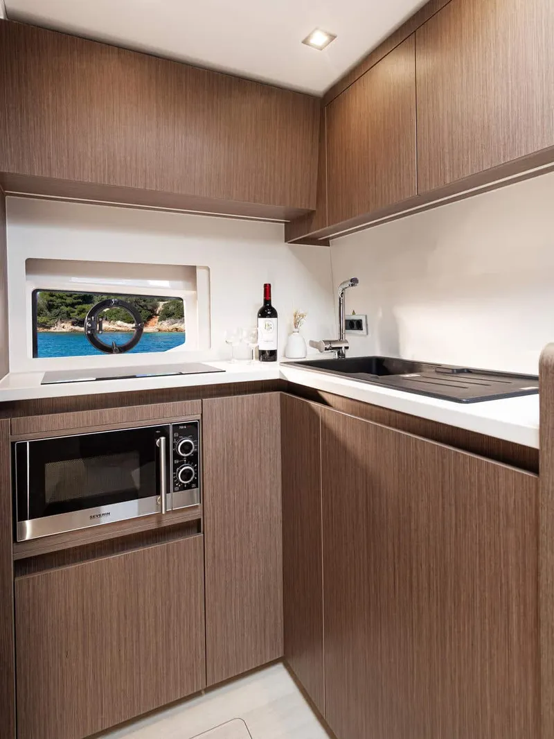 Slide: The Image of Sealine S390 2026 - 24