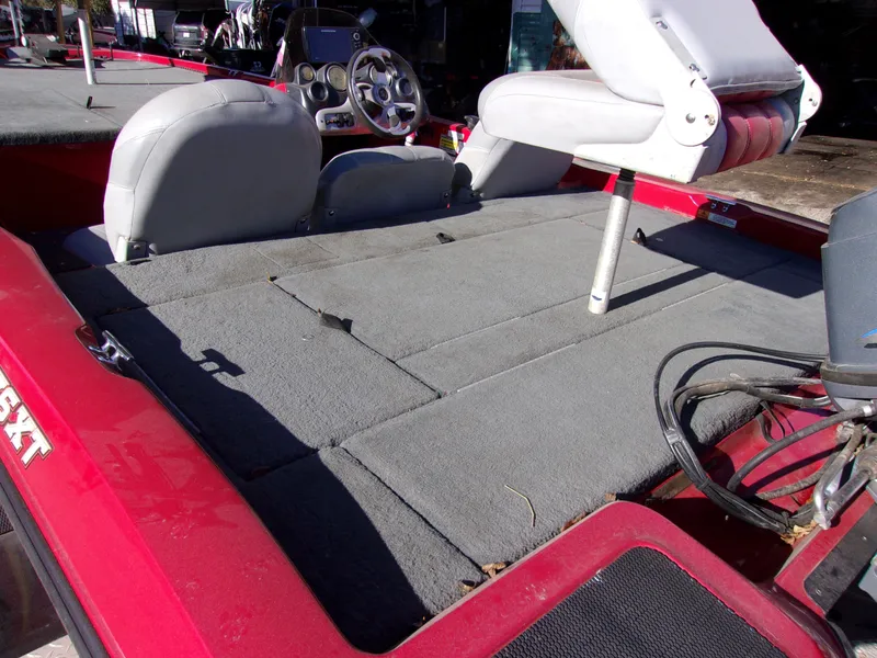 Slide: The Image of 2007 Stratos 176 XT boat interior with seating and dashboard. - 11