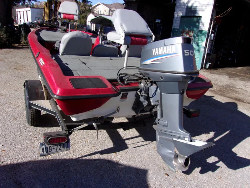 Slide: The Image of 2007 Stratos 176 XT boat with Yamaha 50 outboard motor, red and white, rear view. - 4