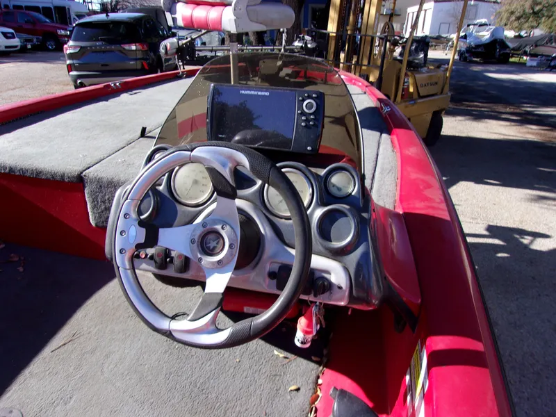 Slide: The Image of 2007 Stratos 176 XT boat dashboard with steering wheel and navigation system. - 5