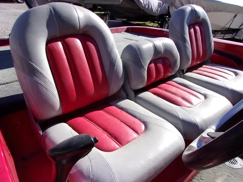 Slide: The Image of 2007 Stratos 176 XT boat interior with red and gray seats. - 6