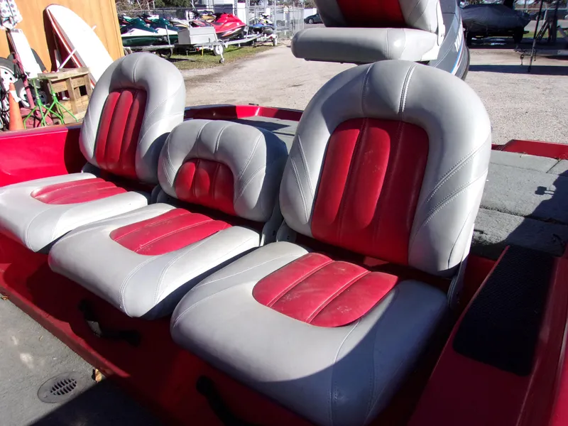 Slide: The Image of 2007 Stratos 176 XT boat with red and gray seating. - 7