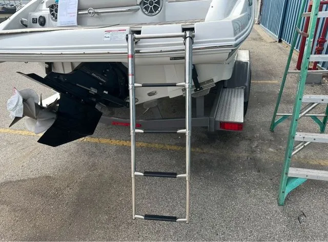 Slide: The Image of Crownline Boats 280 SS 2024 - 16