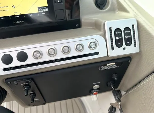 Slide: The Image of Crownline Boats 280 SS 2024 - 36