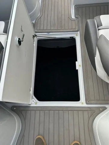 Slide: The Image of Crownline Boats 280 SS 2024 - 44
