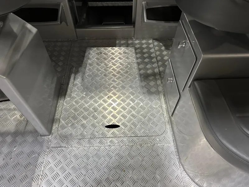 Slide: The Image of plate flooring with kill tank on New 2024 Extreme Boats 616 Game King 20' - 8