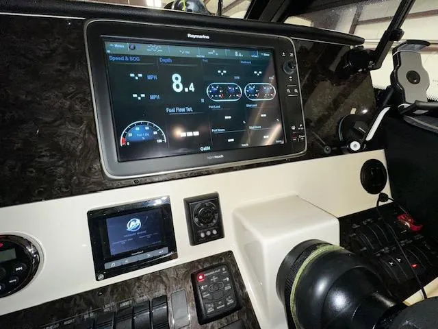 Slide: The Image of Sea Ray 470 Sundancer 2016 - 16