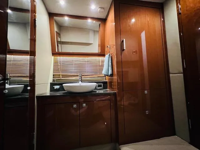 Slide: The Image of Sea Ray 470 Sundancer 2016 - 35