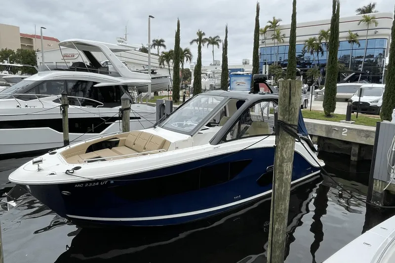 Slide: The Image of Sea Ray Sundancer 370 OB 2022 - 0