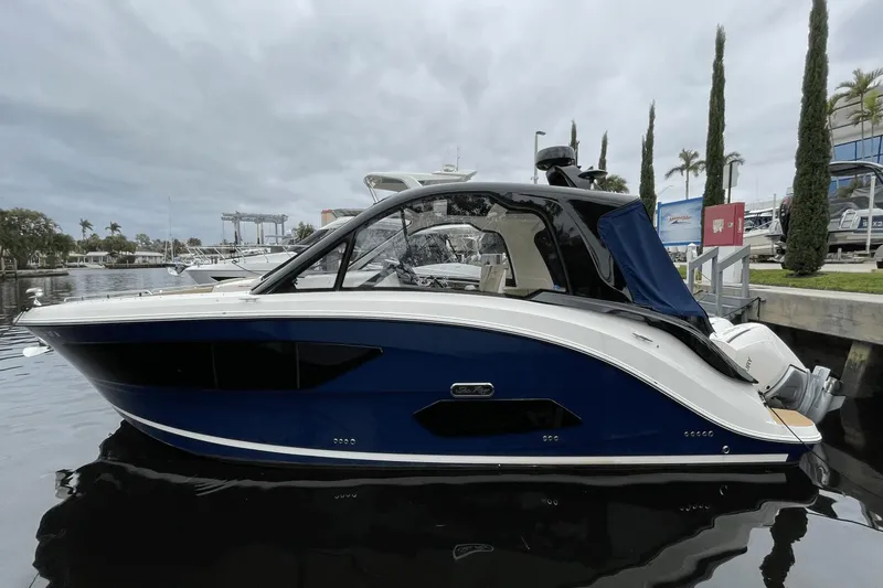Slide: The Image of Sea Ray Sundancer 370 OB 2022 - 1