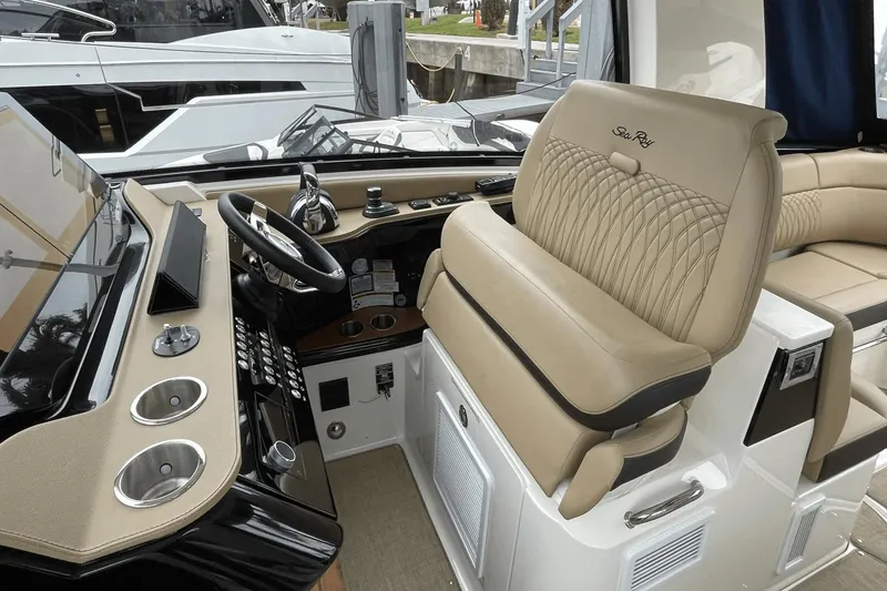 Slide: The Image of Sea Ray Sundancer 370 OB 2022 - 12