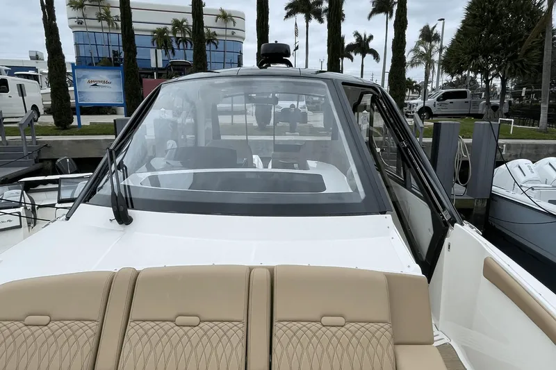 Slide: The Image of Sea Ray Sundancer 370 OB 2022 - 18