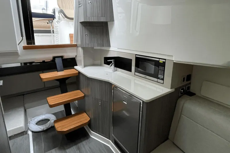Slide: The Image of Sea Ray Sundancer 370 OB 2022 - 22