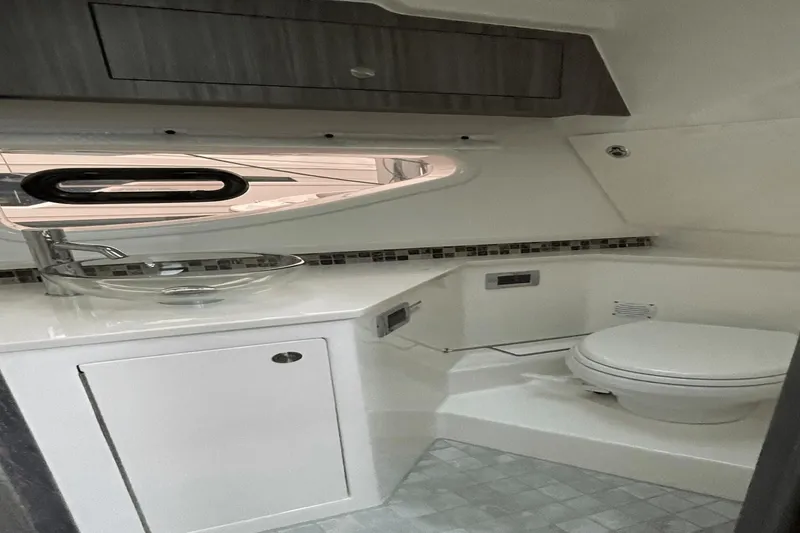 Slide: The Image of Sea Ray Sundancer 370 OB 2022 - 25