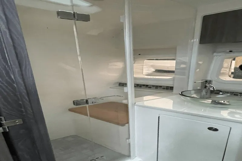 Slide: The Image of Sea Ray Sundancer 370 OB 2022 - 26