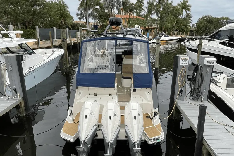Slide: The Image of Sea Ray Sundancer 370 OB 2022 - 3