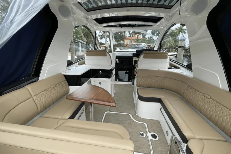 Slide: The Image of Sea Ray Sundancer 370 OB 2022 - 6