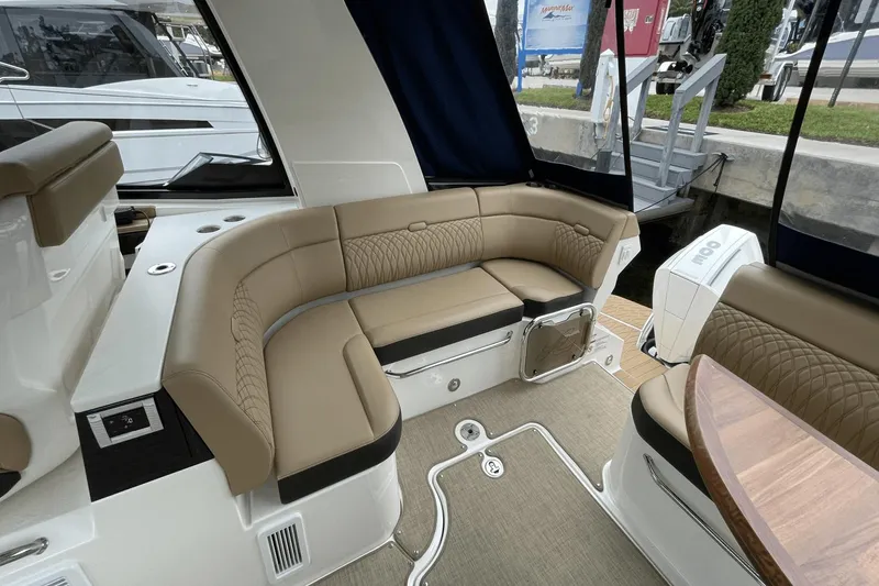 Slide: The Image of Sea Ray Sundancer 370 OB 2022 - 7