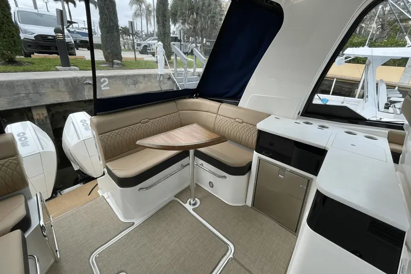 Slide: The Image of Sea Ray Sundancer 370 OB 2022 - 8