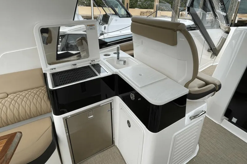 Slide: The Image of Sea Ray Sundancer 370 OB 2022 - 9