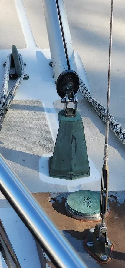 Slide: The Image of 1980 Cape Dory 30 sailboat deck with rigging and fittings. - 29