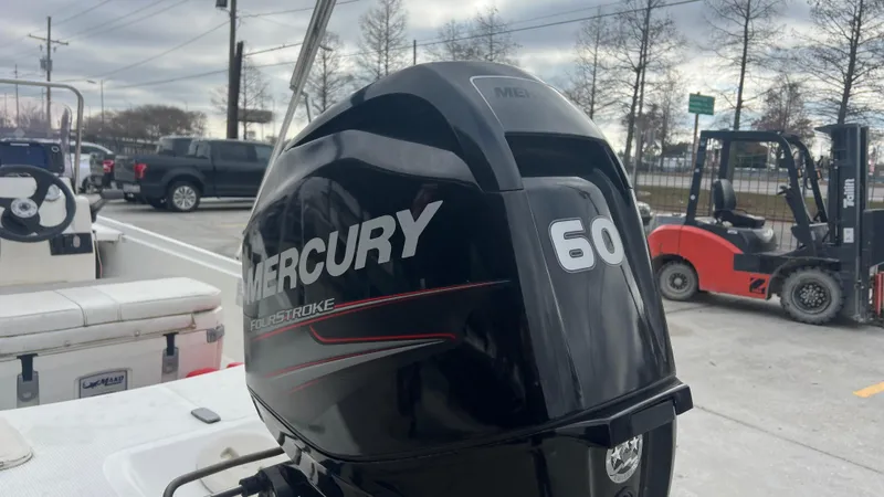 Slide: The Image of 2018 Mako Pro Skiff 17 CC with Mercury 60 FourStroke outboard motor. - 9