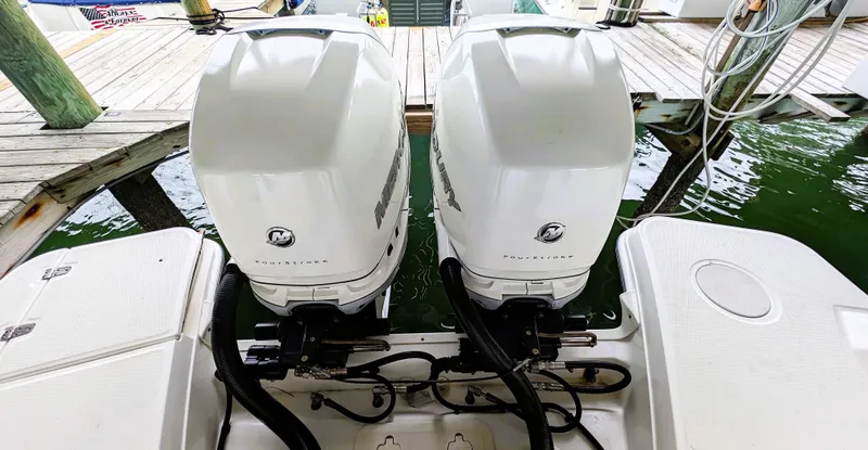 Slide: The Image of Boston Whaler 320 Vantage 2017 - 14