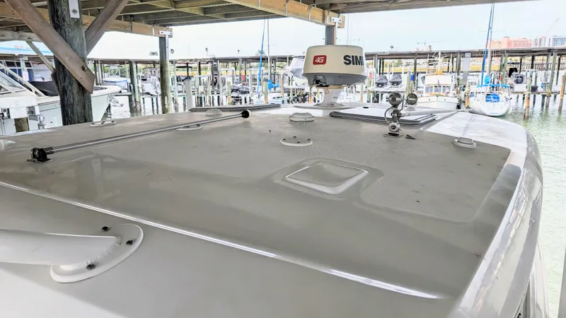 Slide: The Image of Boston Whaler 320 Vantage 2017 - 17