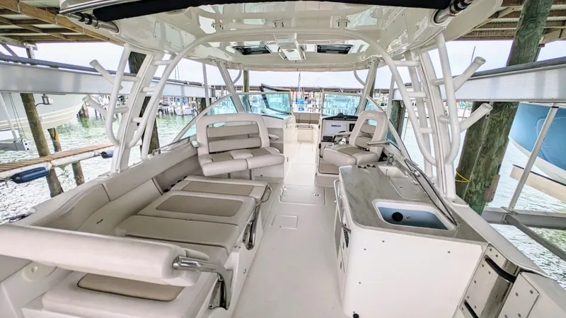 Slide: The Image of Boston Whaler 320 Vantage 2017 - 21