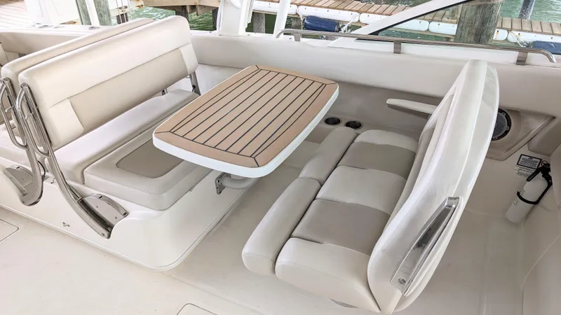 Slide: The Image of Boston Whaler 320 Vantage 2017 - 22