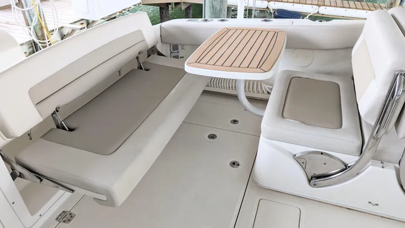 Slide: The Image of Boston Whaler 320 Vantage 2017 - 24