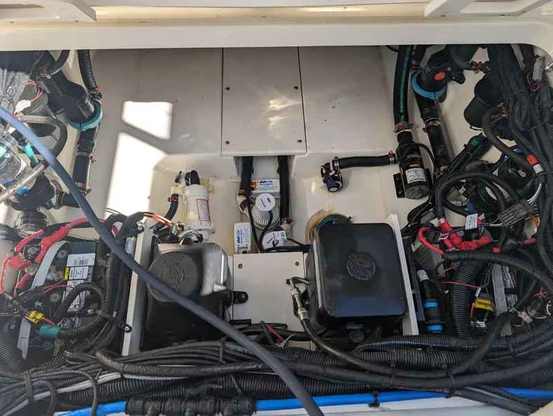 Slide: The Image of Boston Whaler 320 Vantage 2017 - 26