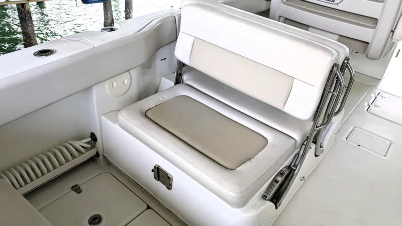 Slide: The Image of Boston Whaler 320 Vantage 2017 - 27