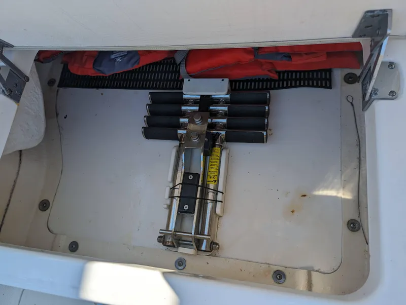 Slide: The Image of Boston Whaler 320 Vantage 2017 - 28