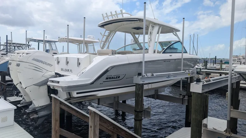 Slide: The Image of Boston Whaler 320 Vantage 2017 - 3