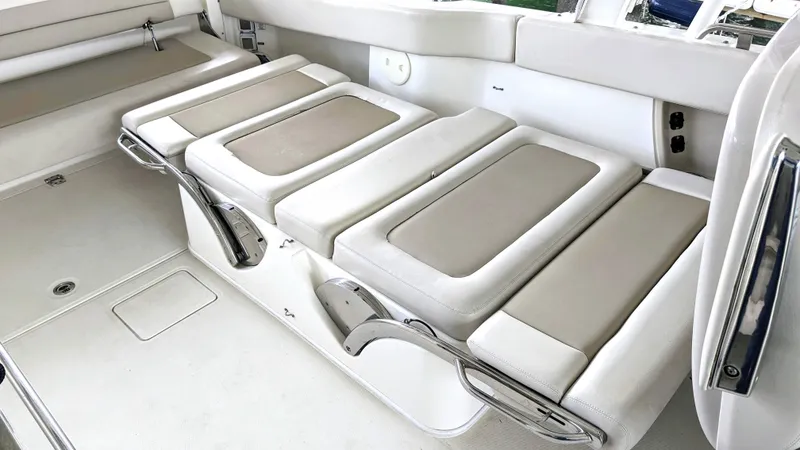 Slide: The Image of Boston Whaler 320 Vantage 2017 - 30
