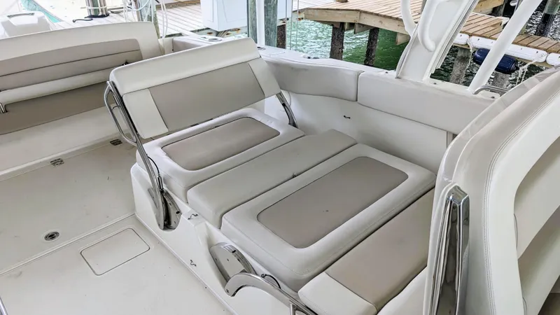Slide: The Image of Boston Whaler 320 Vantage 2017 - 31