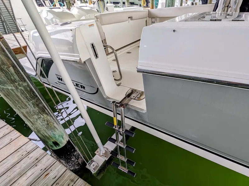 Slide: The Image of Boston Whaler 320 Vantage 2017 - 33