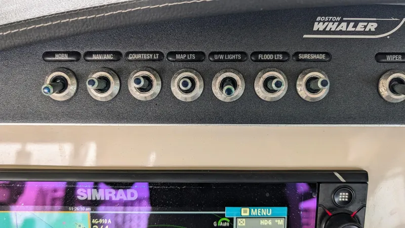 Slide: The Image of Boston Whaler 320 Vantage 2017 - 48