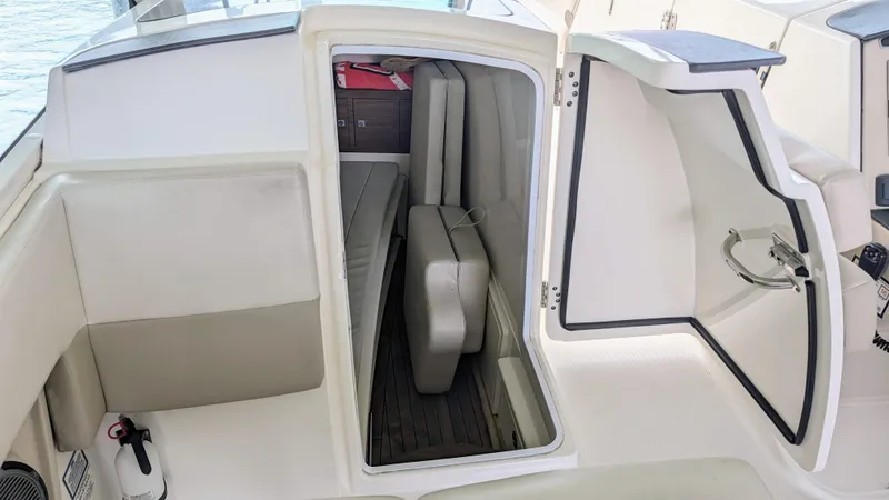 Slide: The Image of Boston Whaler 320 Vantage 2017 - 57